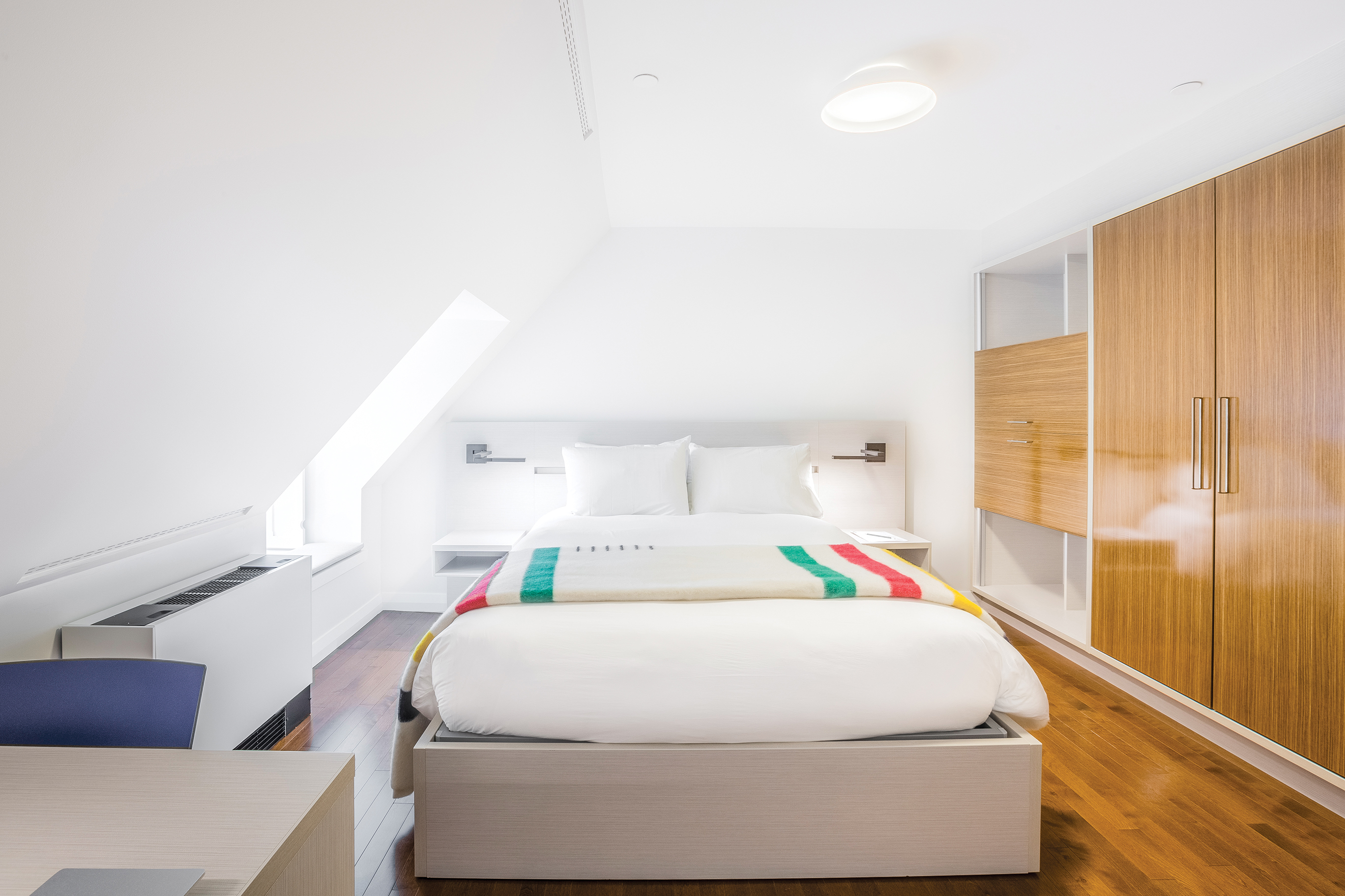 Contemporary_1_room_1_bed